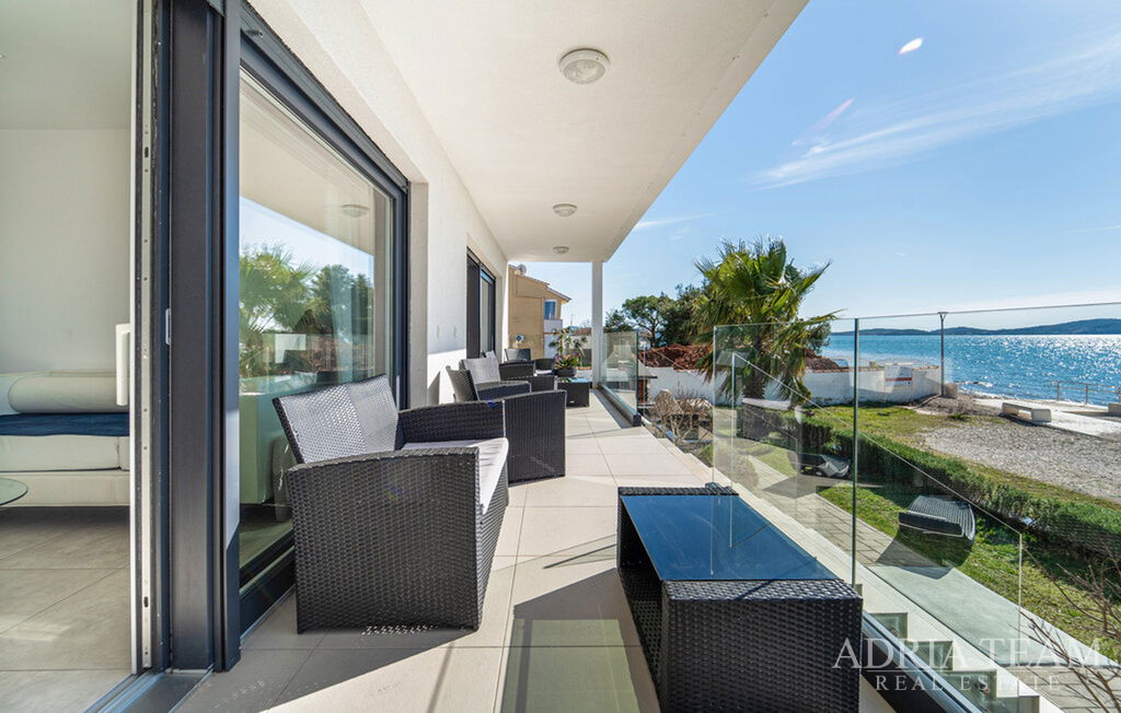 LUXURY APARTMENT, FIRST ROW TO THE SEA, MODERN DESIGN – BIBINJE
