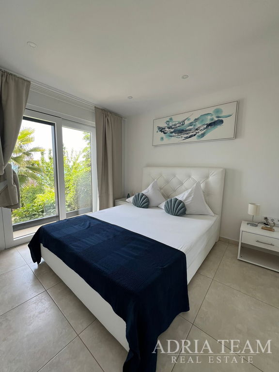 LUXURY APARTMENT, FIRST ROW TO THE SEA, MODERN DESIGN – BIBINJE