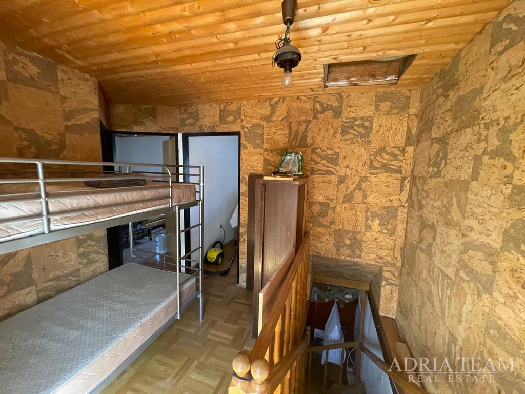 HOUSE LOCATED 650 M FROM THE SEA, CENTER – POVLJANA, PAG