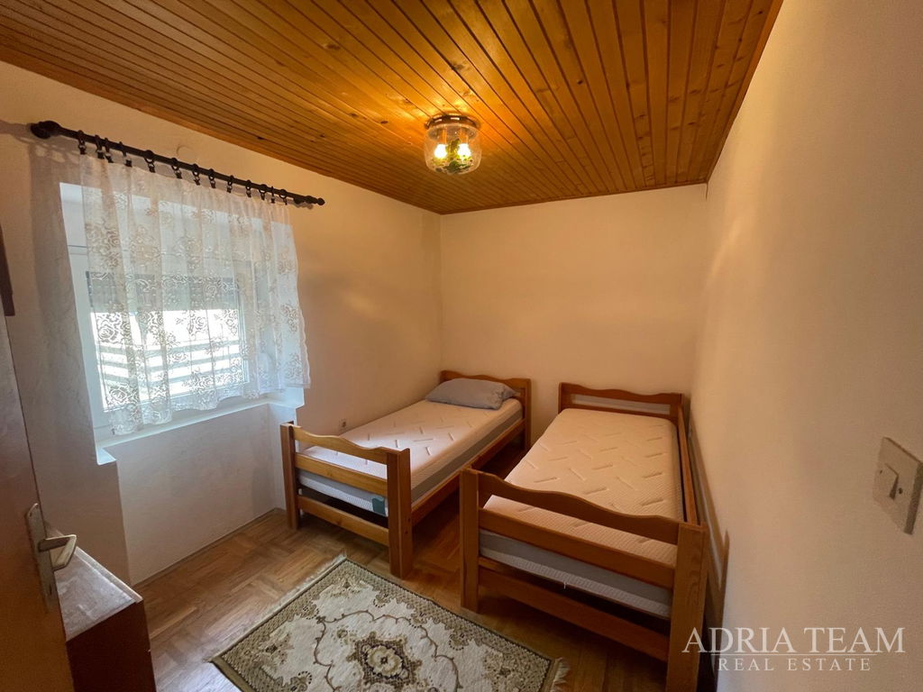 HOUSE LOCATED 650 M FROM THE SEA, CENTER – POVLJANA, PAG