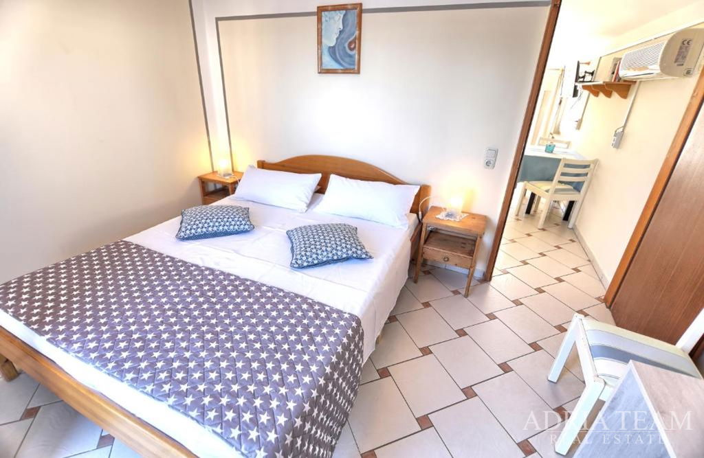 HOUSE WITH 3 RESIDENTIAL UNITS – NEVIĐANE, ISLAND OF PAŠMAN