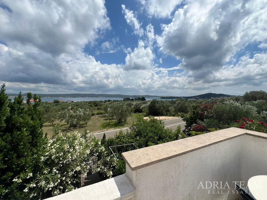 HOUSE WITH 3 RESIDENTIAL UNITS – NEVIĐANE, ISLAND OF PAŠMAN