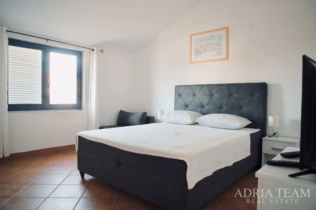 RENOVATED HOUSE WITH SEA VIEW AND 4 APARTMENTS - VIR