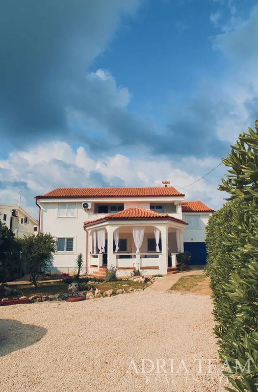 RENOVATED HOUSE WITH SEA VIEW AND 4 APARTMENTS - VIR