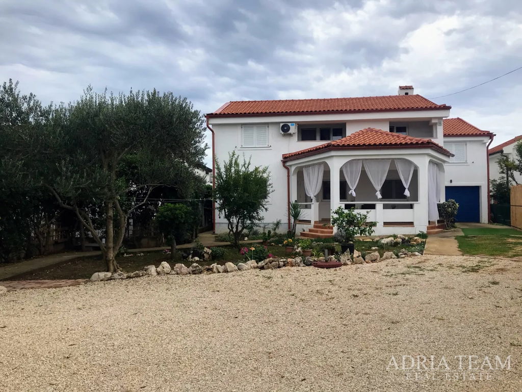 RENOVATED HOUSE WITH SEA VIEW AND 4 APARTMENTS - VIR