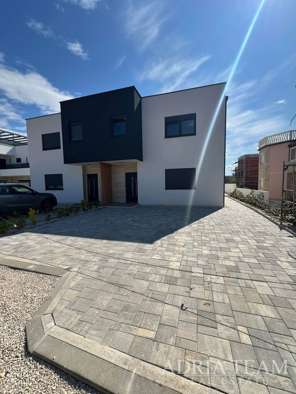Half of a semi-detached house, new construction - Vir