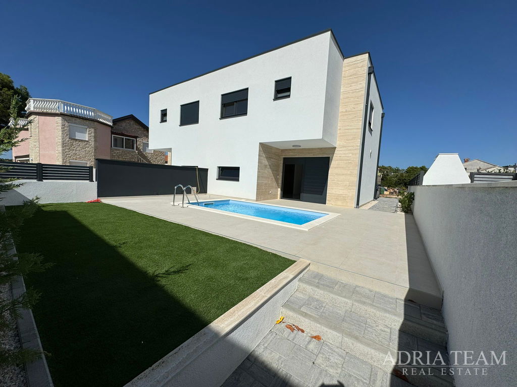 Half of a semi-detached house, new construction - Vir
