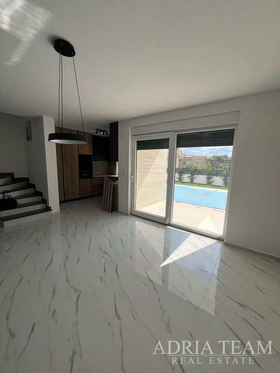 Half of a semi-detached house, new construction - Vir