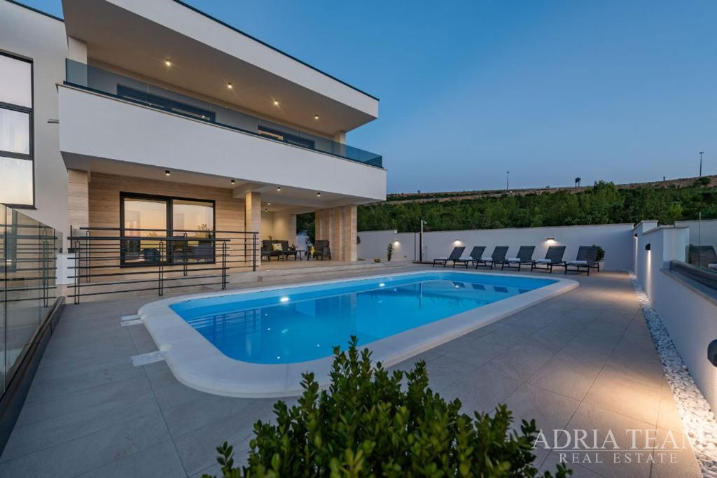 NEWLY BUILT VILLA WITH SEA, MOUNTAIN AND FOREST VIEW – ROVANJSKA