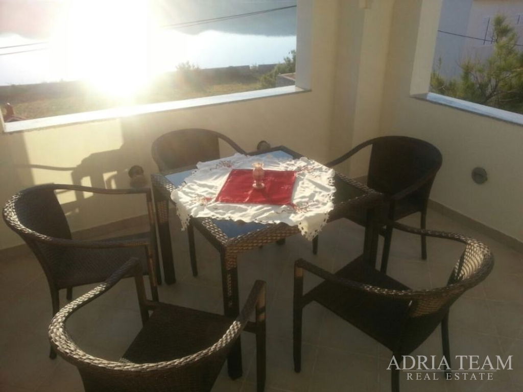 APARTMENT HOUSE WITH NINE RESIDENTIAL UNITS, 2ND ROW TO THE SEA – PAG