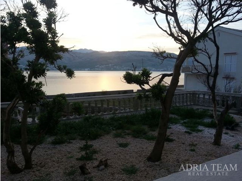 APARTMENT HOUSE WITH NINE RESIDENTIAL UNITS, 2ND ROW TO THE SEA – PAG