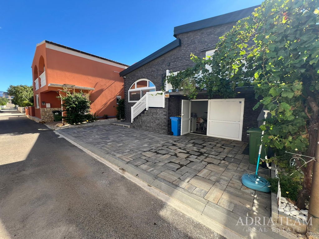 HOUSE WITH SEA VIEW – VIR