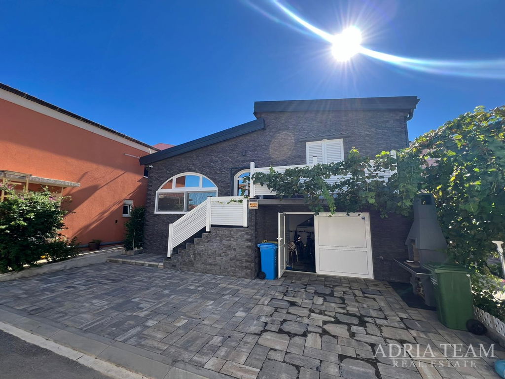 HOUSE WITH SEA VIEW – VIR