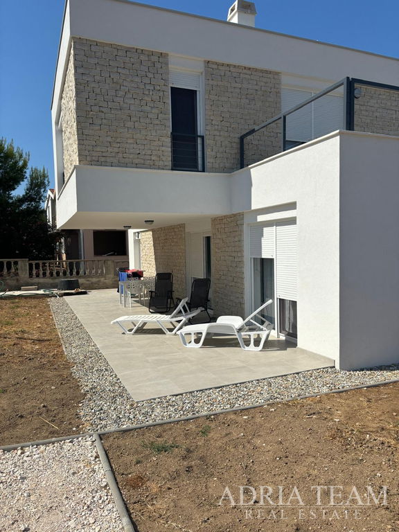 HOUSE WITH GARAGE AND OPEN VIEW OF THE SEA AND MOUNTAINS – VIR