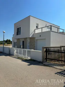 HOUSE WITH GARAGE AND OPEN VIEW OF THE SEA AND MOUNTAINS – VIR property for sale