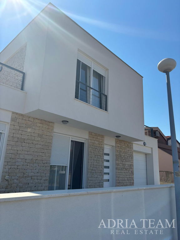 HOUSE WITH GARAGE AND OPEN VIEW OF THE SEA AND MOUNTAINS – VIR