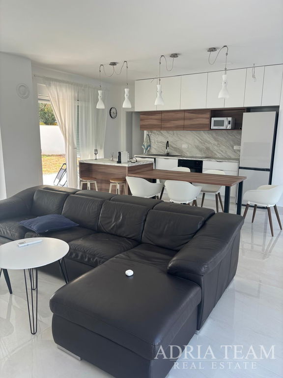 HOUSE WITH GARAGE AND OPEN VIEW OF THE SEA AND MOUNTAINS – VIR