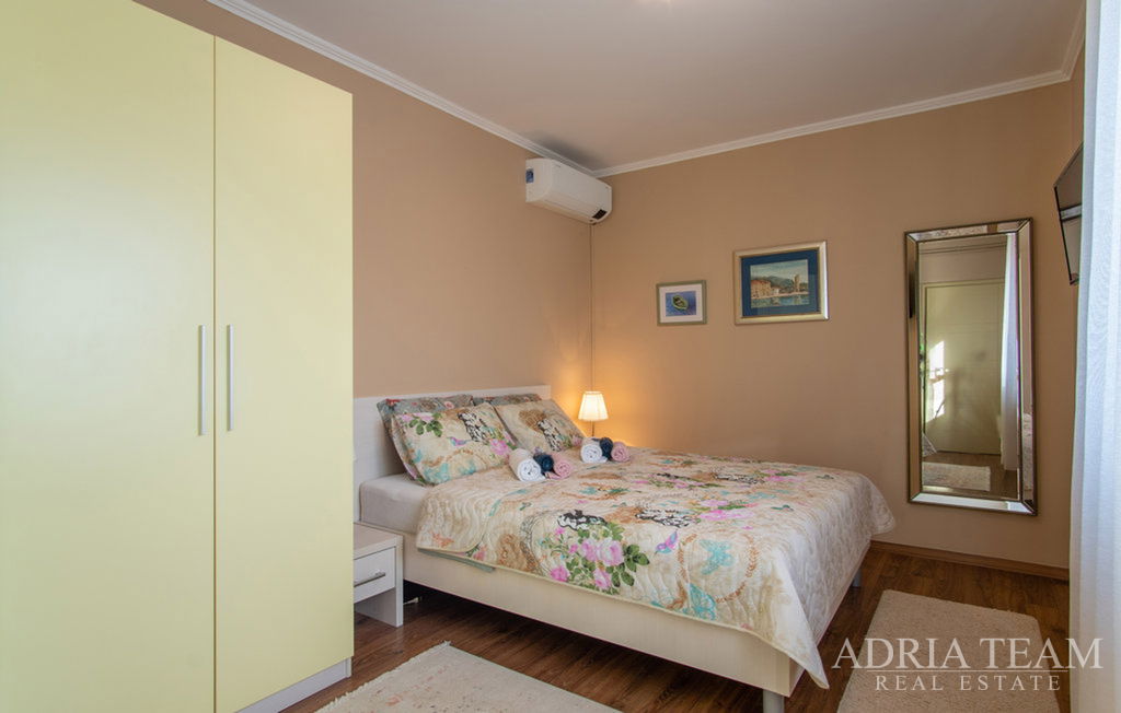 VILLA WITH POOL AND BEAUTIFULLY LANDSCAPED SPACIOUS YARD – CASKA, PAG