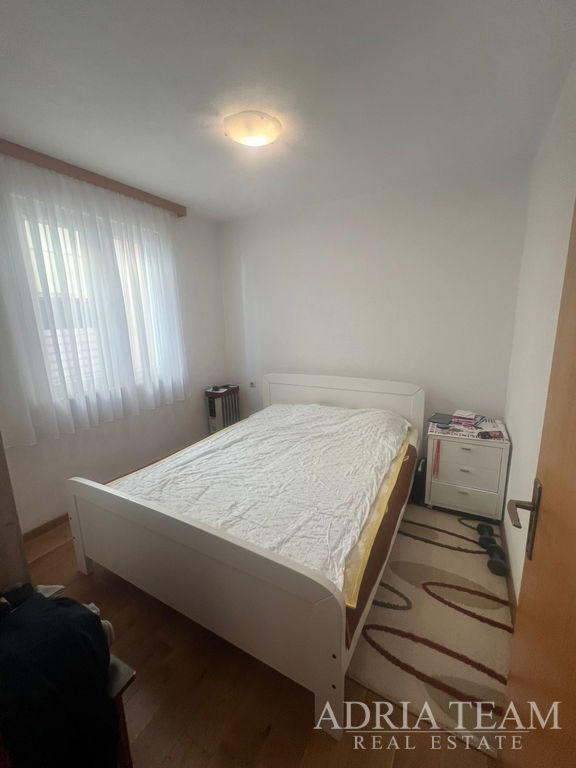 HOUSE WITH TWO RESIDENTIAL UNITS, 50 m FROM THE SEA – VIR, SOUTH SIDE