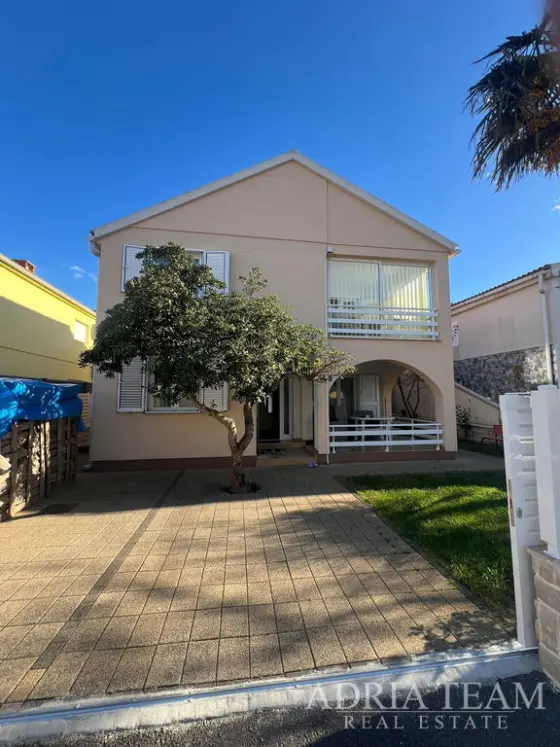 HOUSE WITH TWO RESIDENTIAL UNITS, 50 m FROM THE SEA – VIR, SOUTH SIDE property for sale