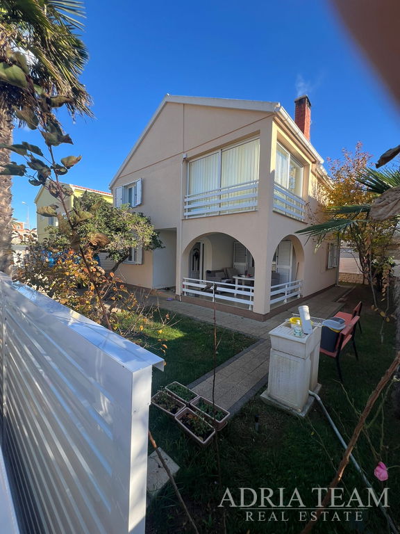 HOUSE WITH TWO RESIDENTIAL UNITS, 50 m FROM THE SEA – VIR, SOUTH SIDE