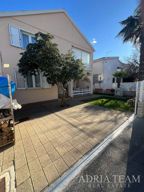 HOUSE WITH TWO RESIDENTIAL UNITS, 50 m FROM THE SEA – VIR, SOUTH SIDE