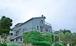 DETACHED HOUSE WITH 7 APARTMENTS, 100 M FROM THE SEA AND BEACH – ŠTOMORSKA, ŠOLTA property for sale