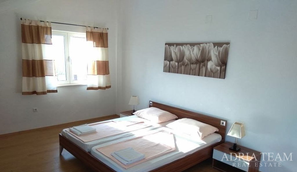 DETACHED HOUSE WITH 7 APARTMENTS, 100 M FROM THE SEA AND BEACH – ŠTOMORSKA, ŠOLTA