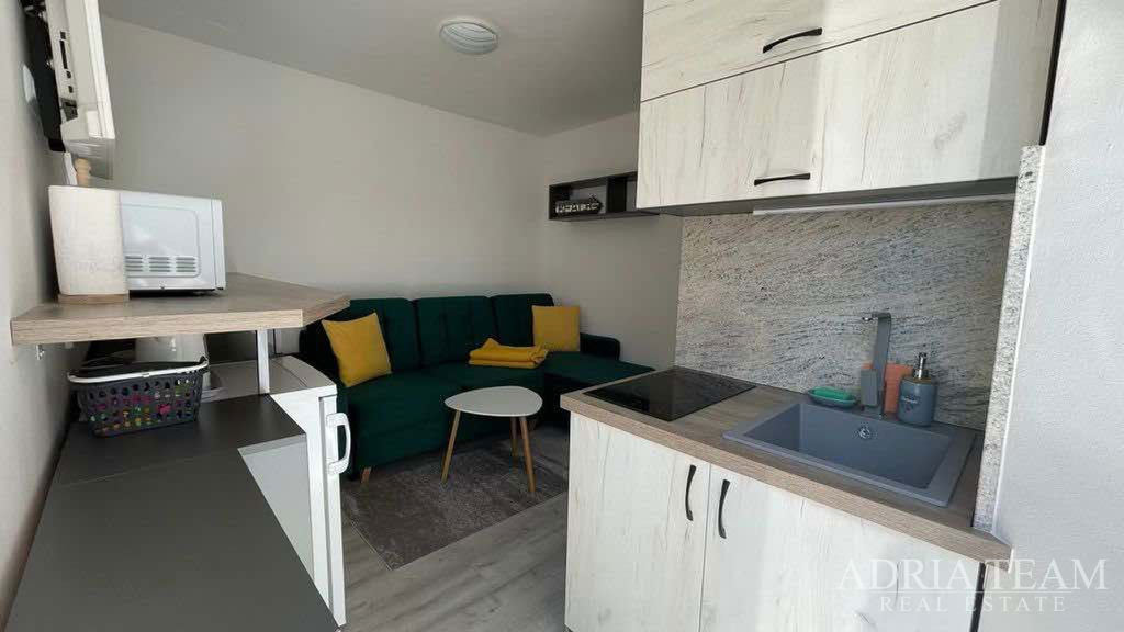 ONE-BEDROOM APARTMENT, 100 m FROM THE SEA, VIR – ZADAR