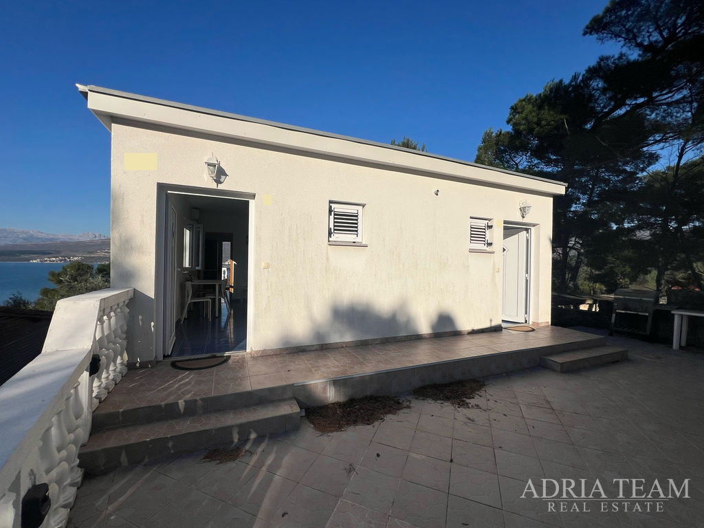 HOUSE WITH THREE RESIDENTIAL UNITS, VIEW OF THE SEA AND VELEBIT – DONJI KARIN