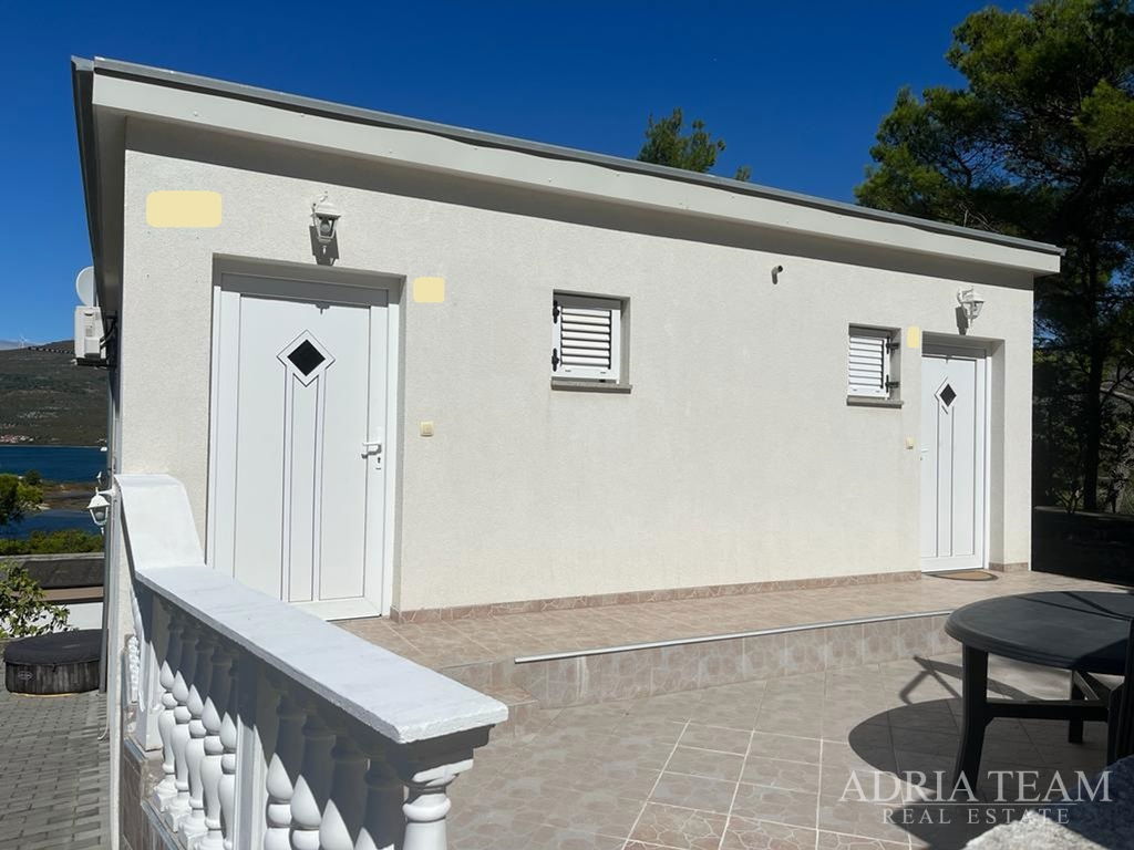 HOUSE WITH THREE RESIDENTIAL UNITS, VIEW OF THE SEA AND VELEBIT – DONJI KARIN