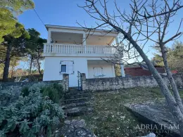 HOUSE WITH THREE RESIDENTIAL UNITS, VIEW OF THE SEA AND VELEBIT – DONJI KARIN property for sale