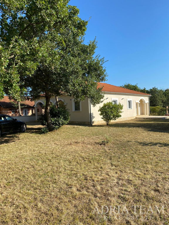 GROUND FLOOR HOUSE WITH A LARGE YARD AND TWO RESIDENTIAL UNITS - MALI VAREŠKI, MARČANA