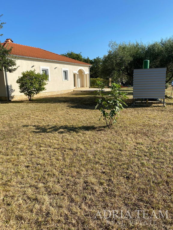 GROUND FLOOR HOUSE WITH A LARGE YARD AND TWO RESIDENTIAL UNITS - MALI VAREŠKI, MARČANA
