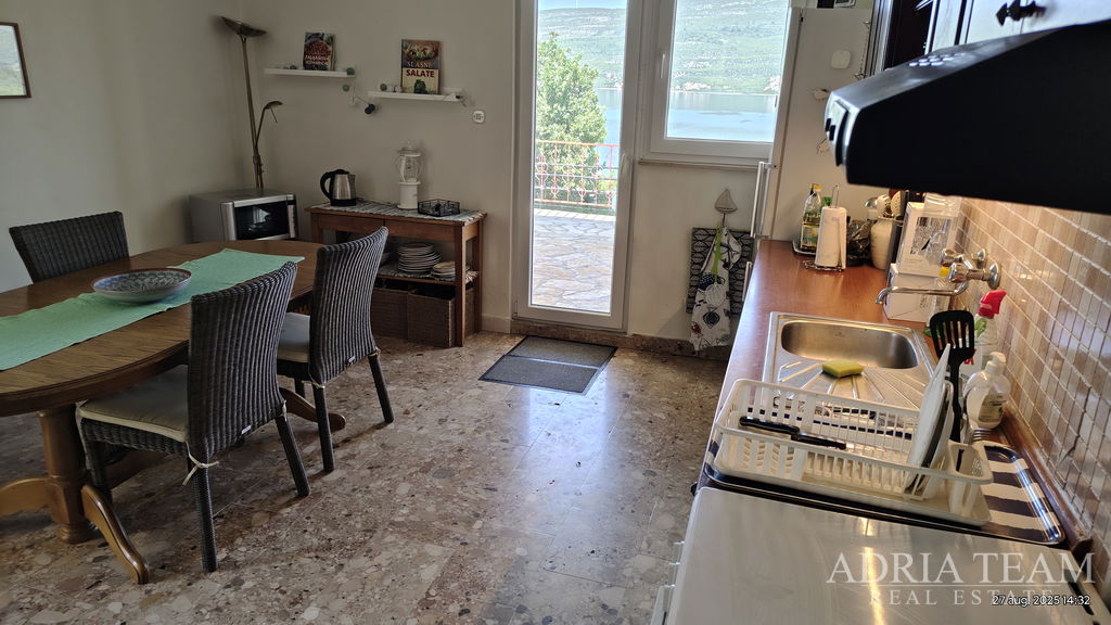 HOUSE WITH BEAUTIFUL OPEN SEA VIEW, PARTIALLY RENOVATED – DONJI KARIN