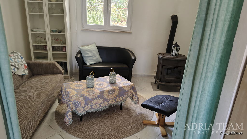 HOUSE WITH BEAUTIFUL OPEN SEA VIEW, PARTIALLY RENOVATED – DONJI KARIN