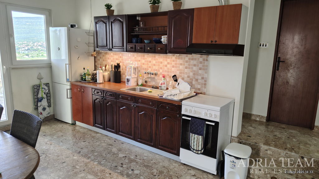 HOUSE WITH BEAUTIFUL OPEN SEA VIEW, PARTIALLY RENOVATED – DONJI KARIN