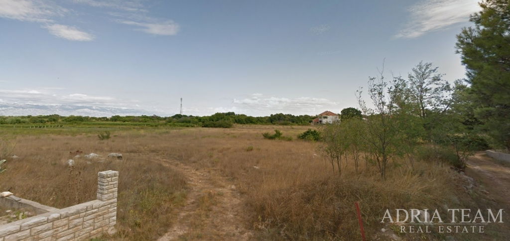 BUILDING LAND, NEAR THE SEA, QUIET AND PEACEFUL LOCATION - PRIVLAKA