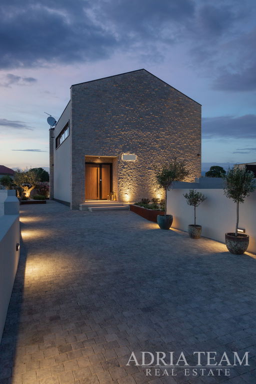 HOUSE WITH SUMMER KITCHEN AND POOL, NEW BUILD – VISOČANE