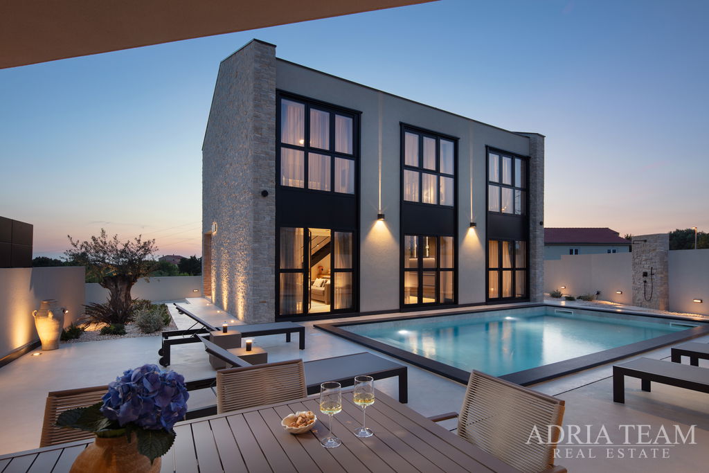 HOUSE WITH SUMMER KITCHEN AND POOL, NEW BUILD – VISOČANE