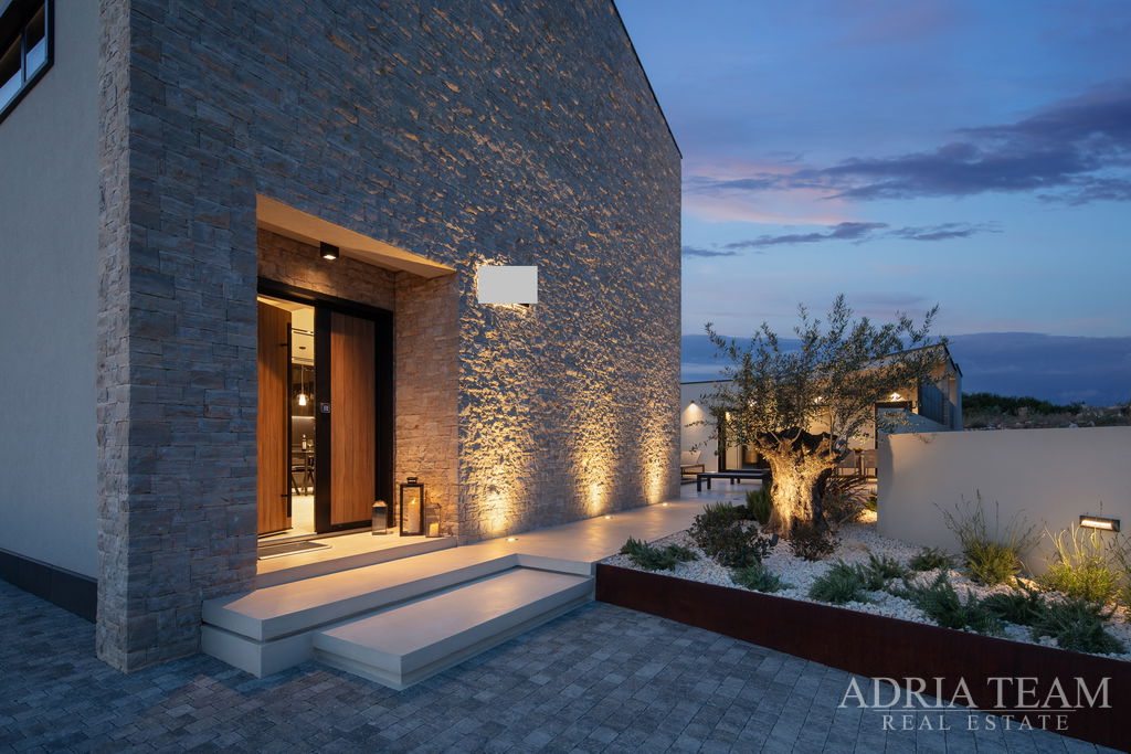 HOUSE WITH SUMMER KITCHEN AND POOL, NEW BUILD – VISOČANE