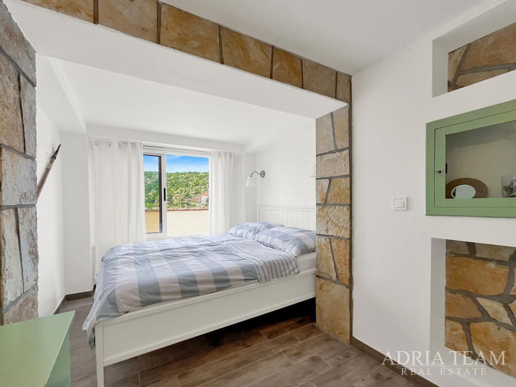 RENOVATED APARTMENT HOUSE, FIRST ROW BY THE SEA – MEKA DRAGA, KRUŠEVO