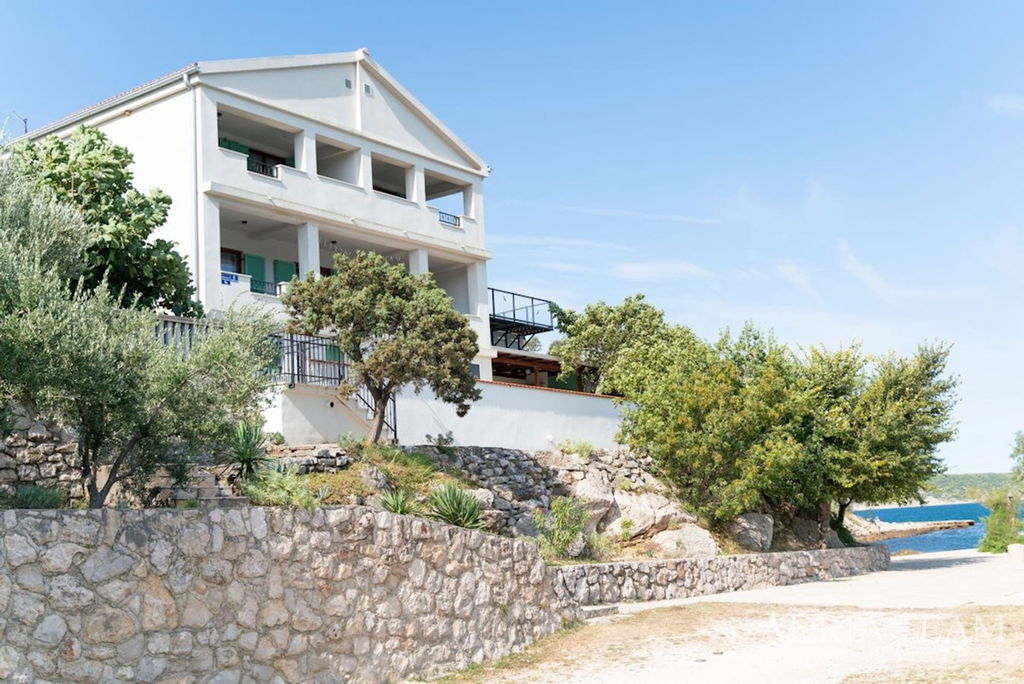 RENOVATED APARTMENT HOUSE, FIRST ROW BY THE SEA – MEKA DRAGA, KRUŠEVO