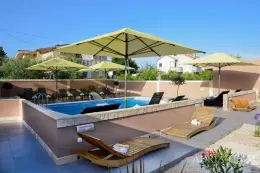 BASEMENT APARTMENT WITH A POOL AND LARGE GARDEN – PRIVLAKA property for sale