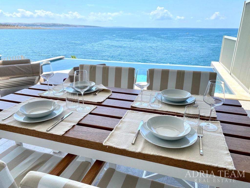 LUXURY TWO-STOREY APARTMENT, FIRST ROW TO THE SEA, NEW BUILD - POVLJANA, PAG