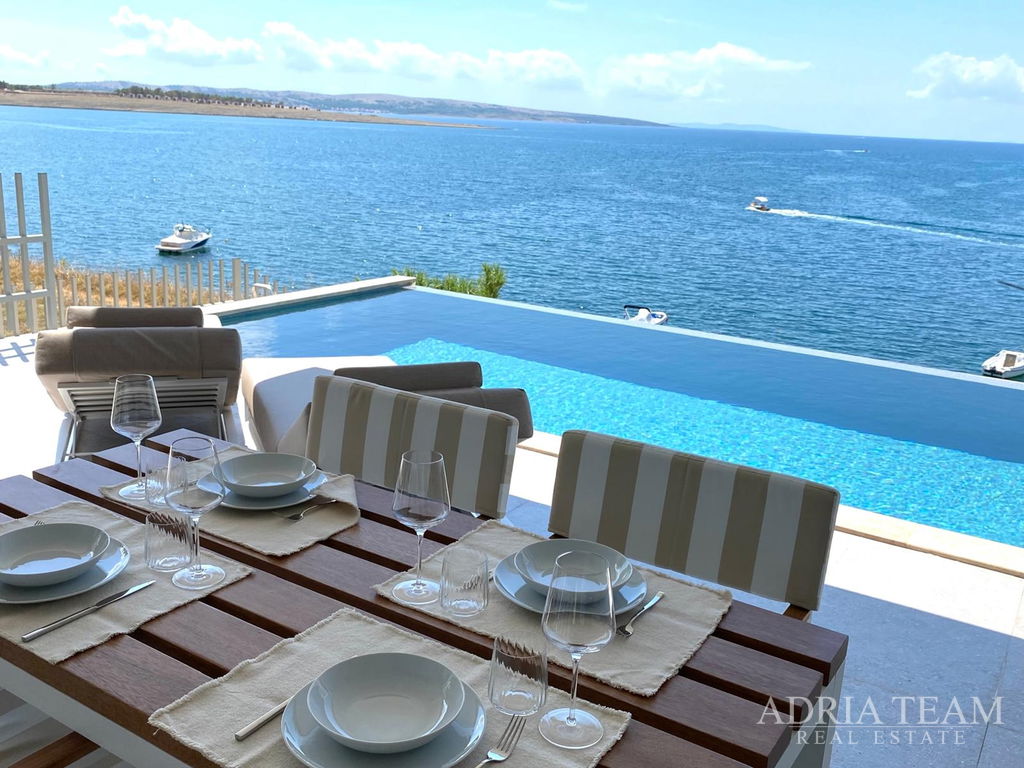 LUXURY TWO-STOREY APARTMENT, FIRST ROW TO THE SEA, NEW BUILD - POVLJANA, PAG