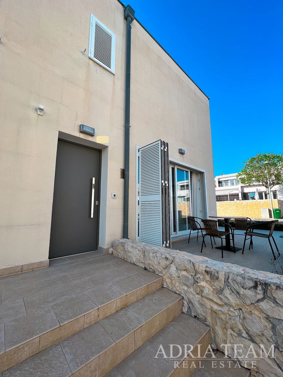 APARTMENT WITH TWO TERRACES, SECOND ROW TO THE SEA - PETRČANE