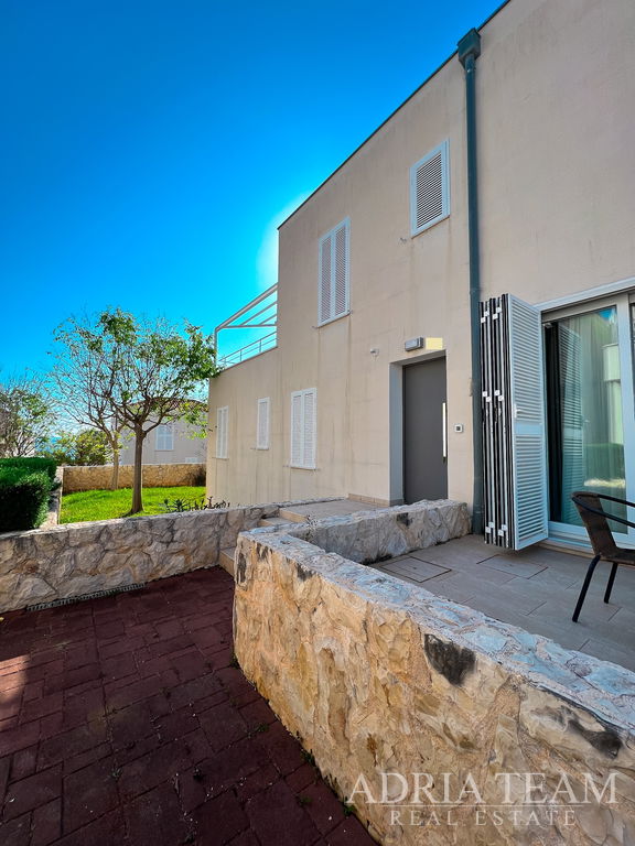 APARTMENT WITH TWO TERRACES, SECOND ROW TO THE SEA - PETRČANE