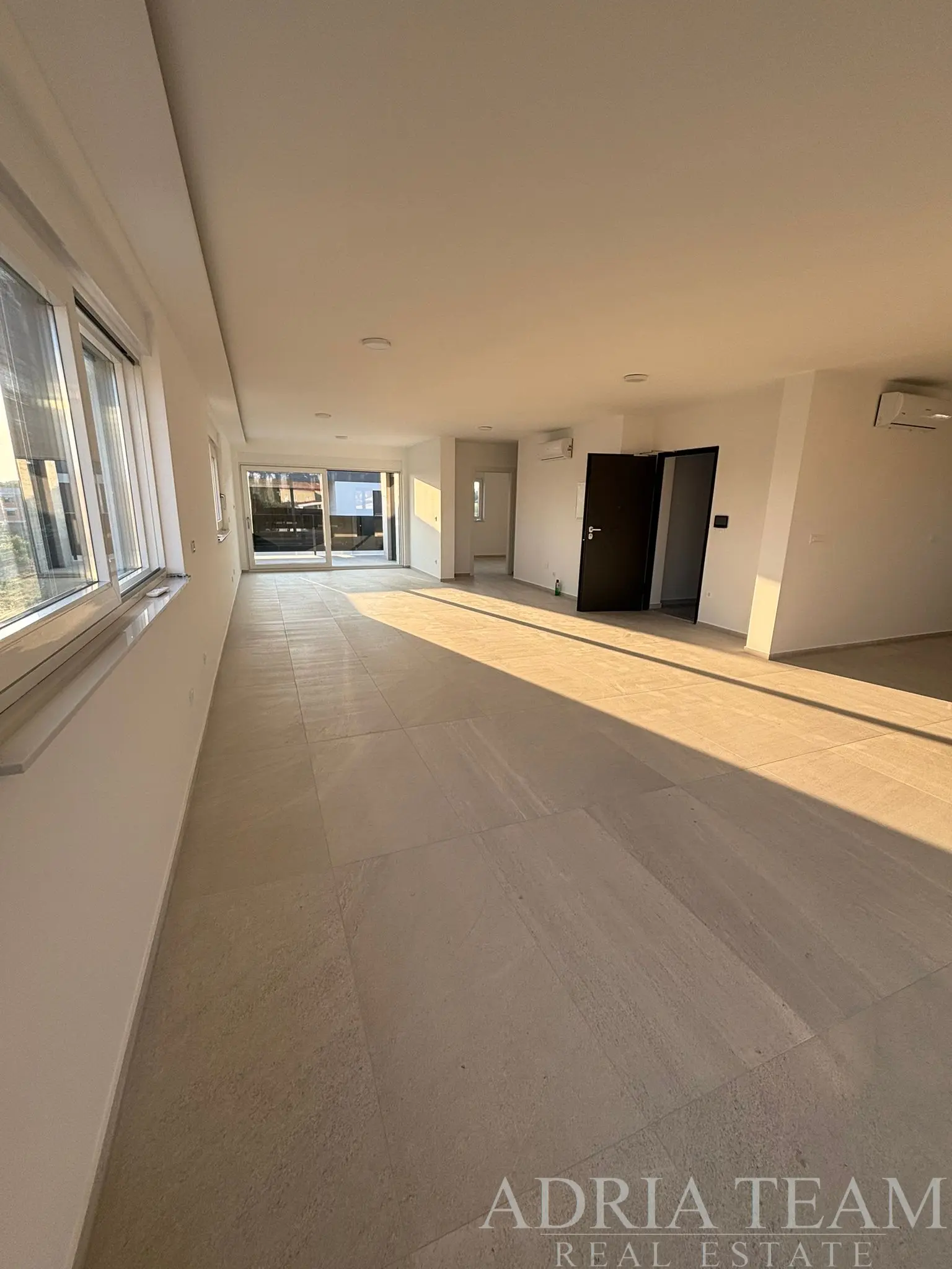 APARTMENT NEAR THE BEACH, BUILDING 1., NEW, 150m FROM THE SEA - PRIVLAKA