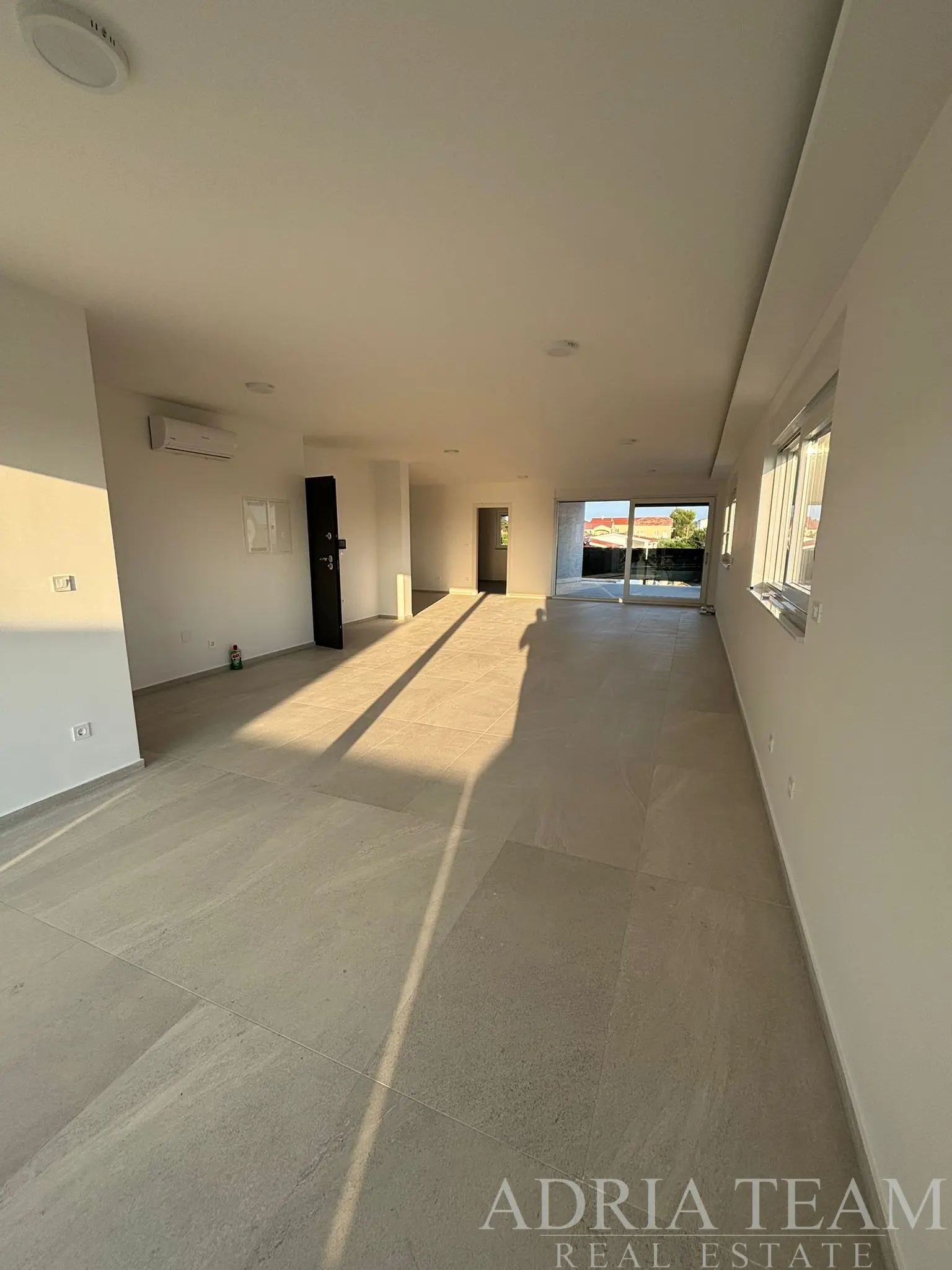 APARTMENT NEAR THE BEACH, BUILDING 1., NEW, 150m FROM THE SEA - PRIVLAKA